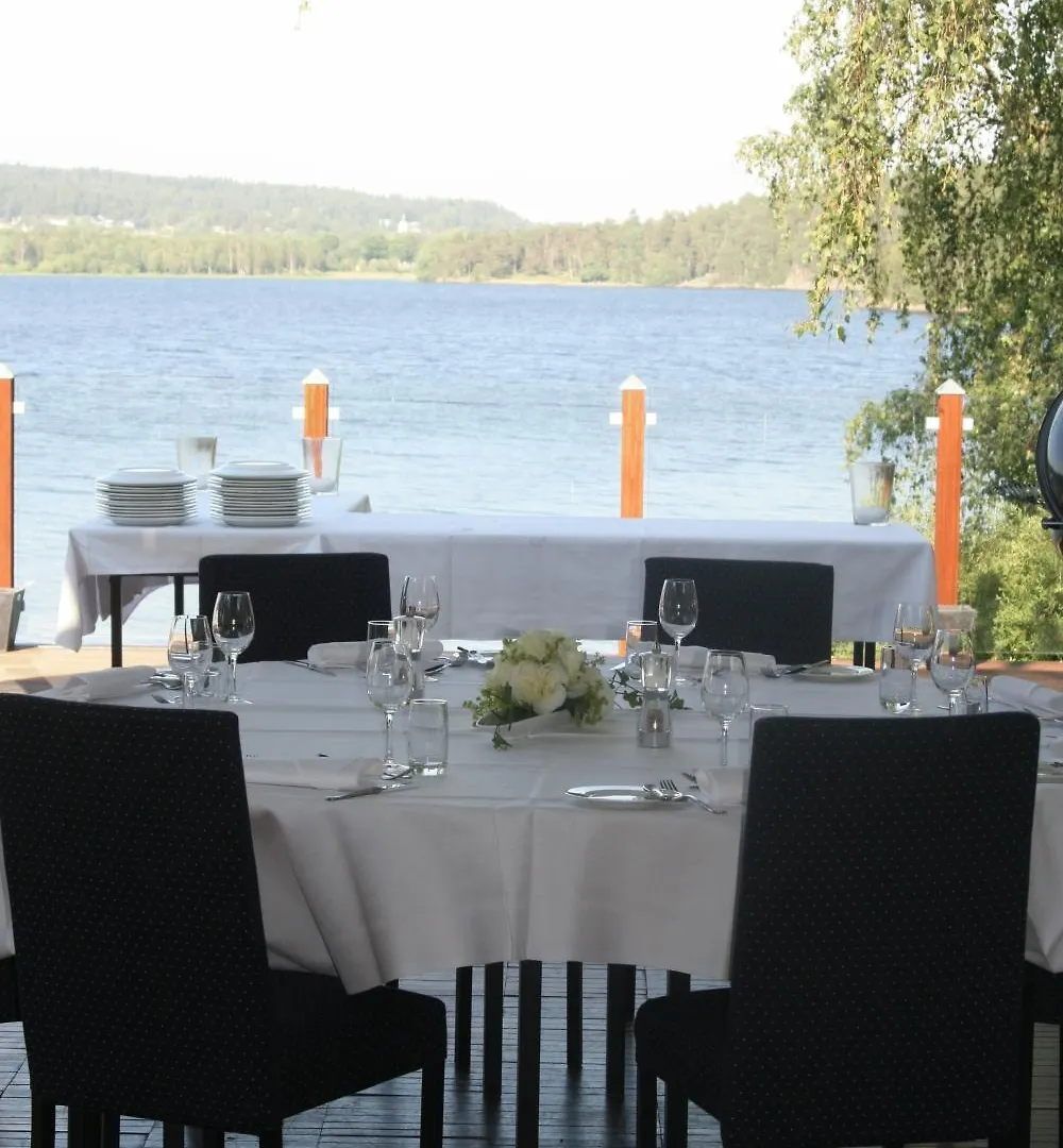 Haellsnaes Hotell & Restaurang Mölnlycke 4*,
